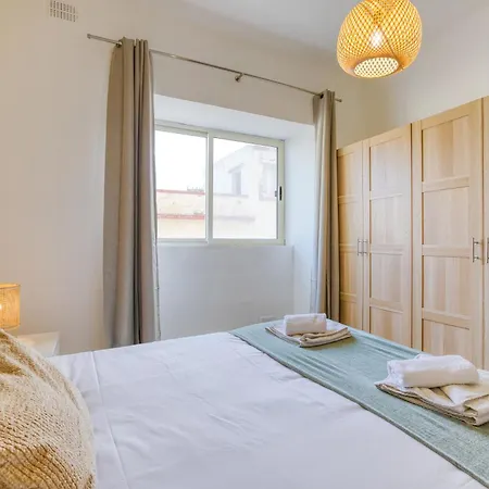 Lovely, Spacious 4br In The Heart Of By 360 Estates Lägenhet