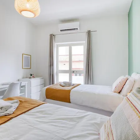 Lovely, Spacious 4br In The Heart Of By 360 Estates Lägenhet *