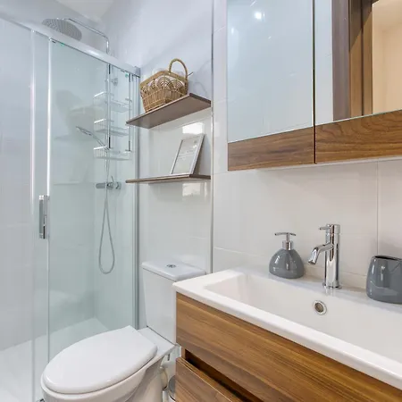 Lovely, Spacious 4br In The Heart Of By 360 Estates Daire