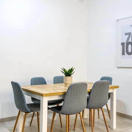 Lovely, Spacious 4br In The Heart Of By 360 Estates 아파트 *