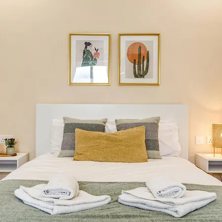 Lovely, Spacious 4br In The Heart Of By 360 Estates 아파트 그지라