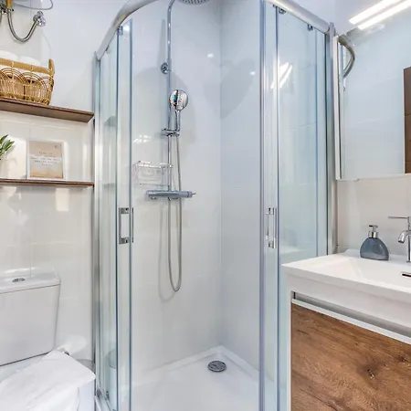 Lovely, Spacious 4br In The Heart Of By 360 Estates