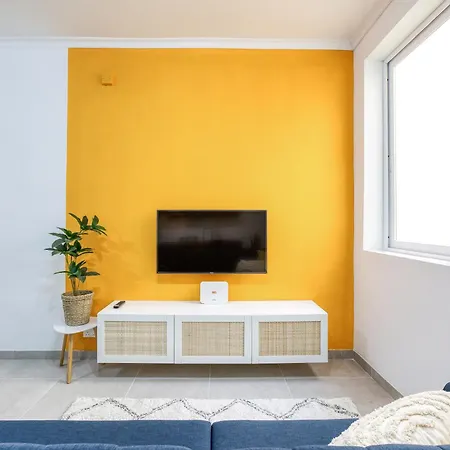 Lovely, Spacious 4br In The Heart Of By 360 Estates 아파트 *