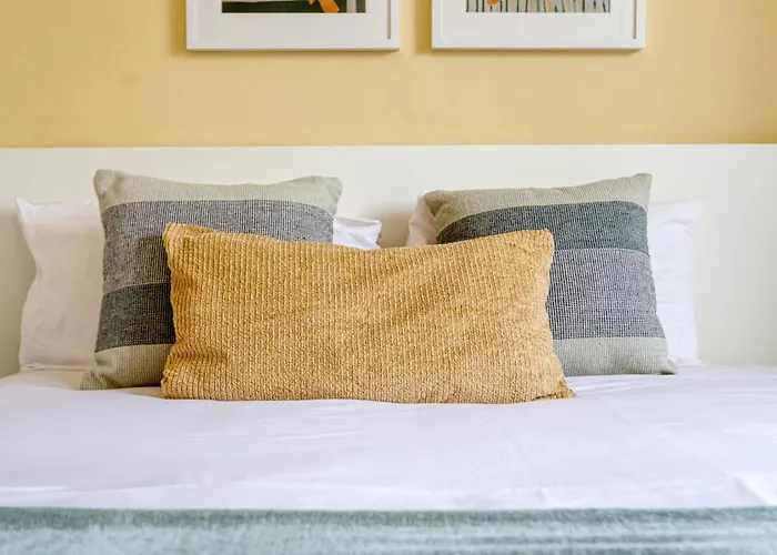 Apartment Lovely, Spacious 4br In The Heart Of By 360 Estates Gzira