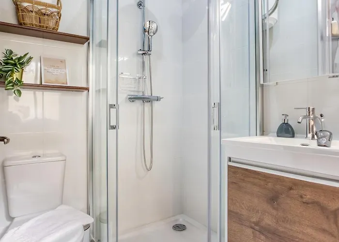 Lovely, Spacious 4br In The Heart Of By 360 Estates Apartment