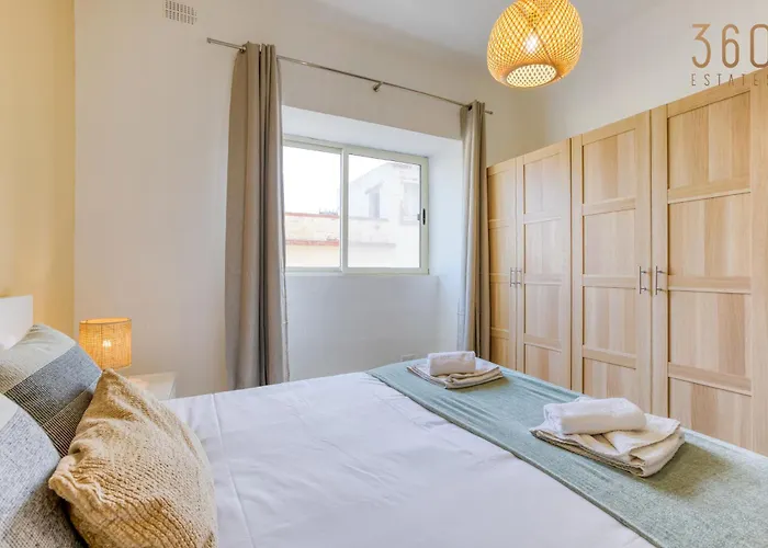 Lovely, Spacious 4br In The Heart Of By 360 Estates Apartment