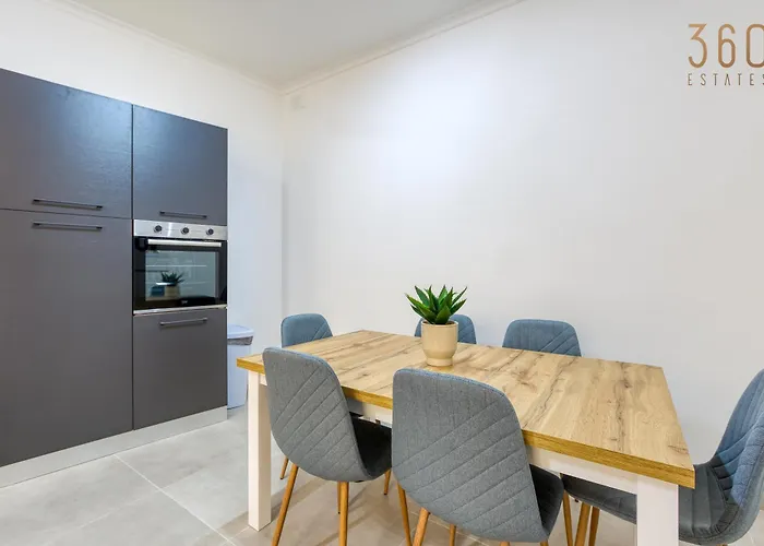 Apartment Lovely, Spacious 4br In The Heart Of By 360 Estates *