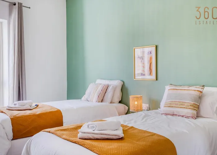 Lovely, Spacious 4br In The Heart Of By 360 Estates Apartment *